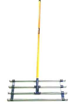 Lawn soil spreader